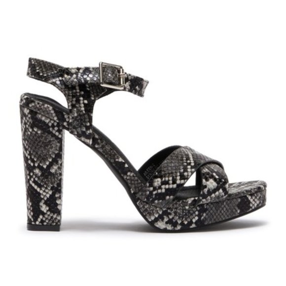 Chase + Chloe Shoes - Chase & Chloe Open Toe Sandal💋💋